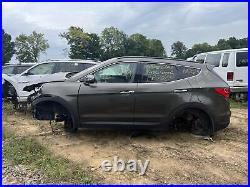 Used Deck Lid fits 2013 Hyundai Santa fe SWB Sport withrear view camera witho navig Used Deck Lid fits 2013 Hyundai Santa fe SWB Sport withrear view camera witho navig