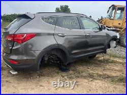 Used Deck Lid fits 2013 Hyundai Santa fe SWB Sport withrear view camera witho navig Used Deck Lid fits 2013 Hyundai Santa fe SWB Sport withrear view camera witho navig